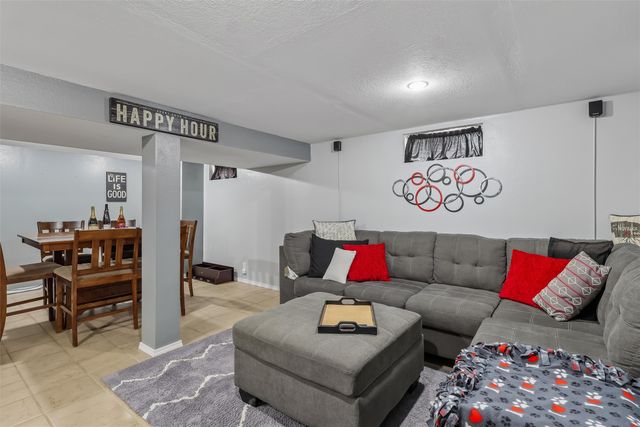 2600 E 40th Street, Des Moines, IA 50317
