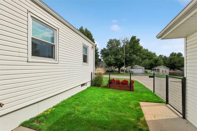 2600 E 40th Street, Des Moines, IA 50317