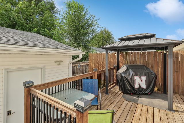2600 E 40th Street, Des Moines, IA 50317