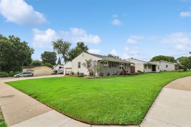 2600 E 40th Street, Des Moines, IA 50317