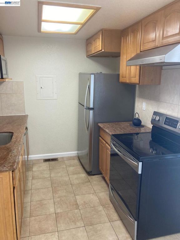 Image 9 of property listing at 25129 25129 copa del oro 147, Hayward, CA 94545