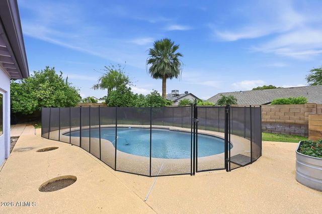 1037 E ACOMA Drive, Phoenix, AZ 85022