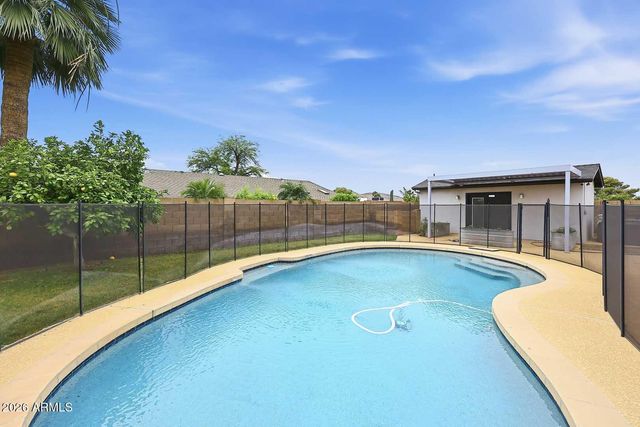 1037 E ACOMA Drive, Phoenix, AZ 85022