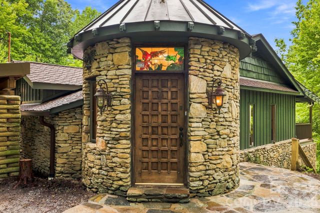 284 Indian Cave Park Road, Hendersonville, NC 28739