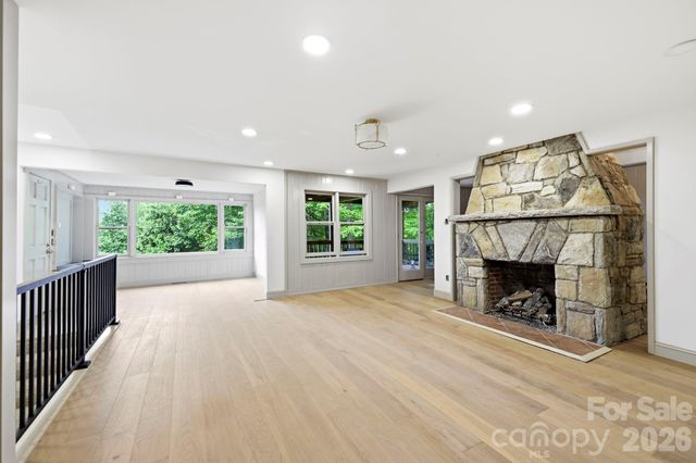 284 Indian Cave Park Road, Hendersonville, NC 28739