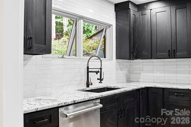 284 Indian Cave Park Road, Hendersonville, NC 28739