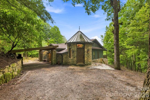 284 Indian Cave Park Road, Hendersonville, NC 28739