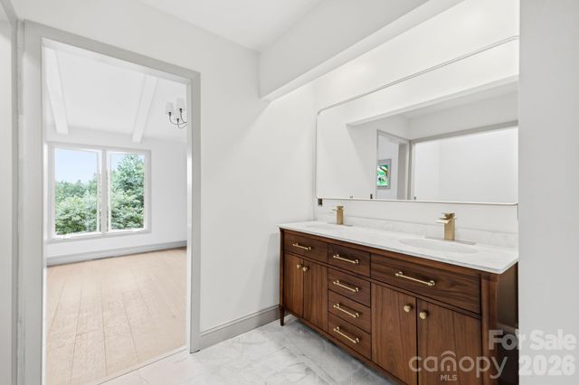 284 Indian Cave Park Road, Hendersonville, NC 28739