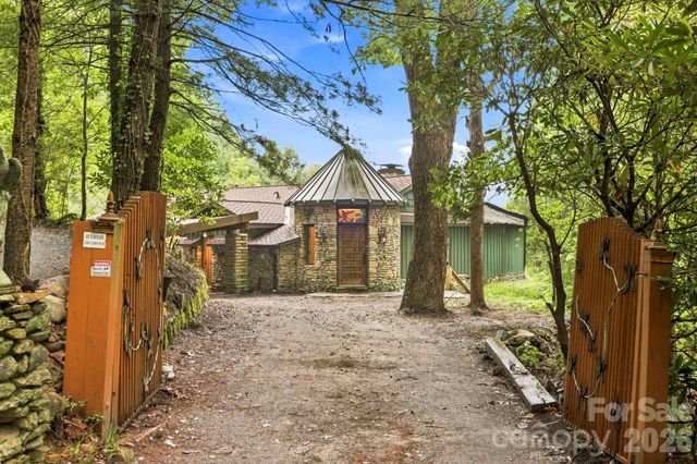 284 Indian Cave Park Road, Hendersonville, NC 28739