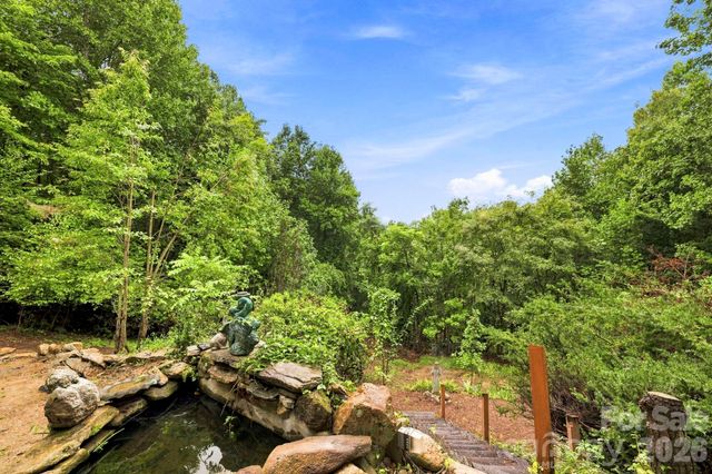 284 Indian Cave Park Road, Hendersonville, NC 28739
