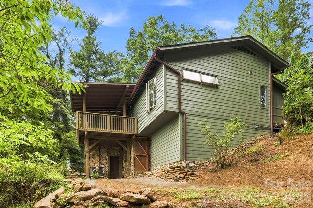 284 Indian Cave Park Road, Hendersonville, NC 28739