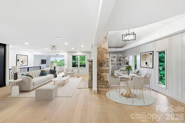 284 Indian Cave Park Road, Hendersonville, NC 28739