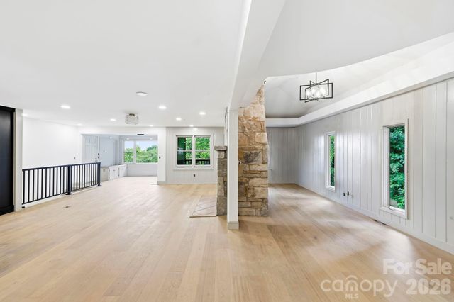 284 Indian Cave Park Road, Hendersonville, NC 28739