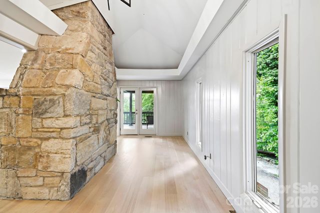 284 Indian Cave Park Road, Hendersonville, NC 28739