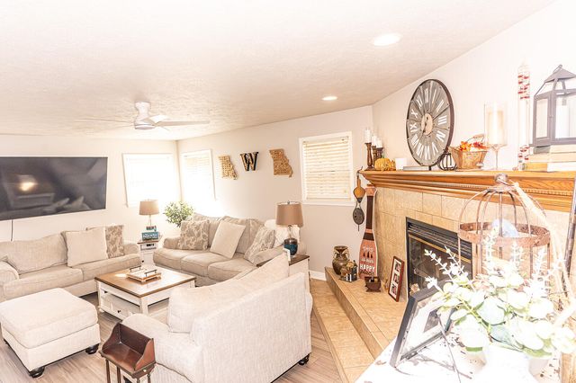 25345 County Road 246, Hermitage, MO 65668