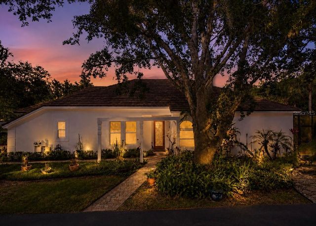 5204 GREEN FOREST COURT, Tampa, FL 33647