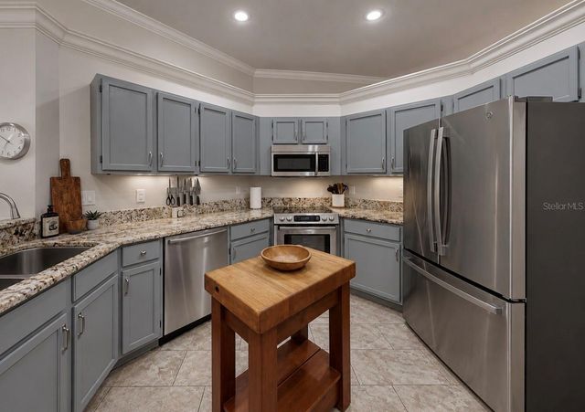 5204 GREEN FOREST COURT, Tampa, FL 33647