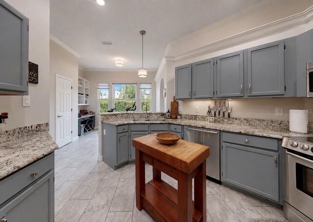 5204 GREEN FOREST COURT, Tampa, FL 33647