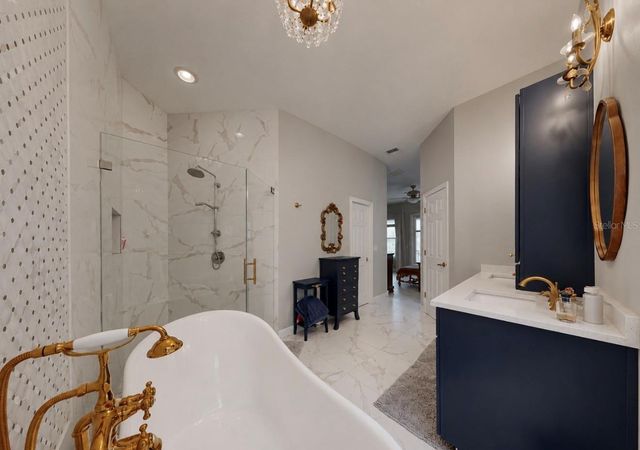 5204 GREEN FOREST COURT, Tampa, FL 33647