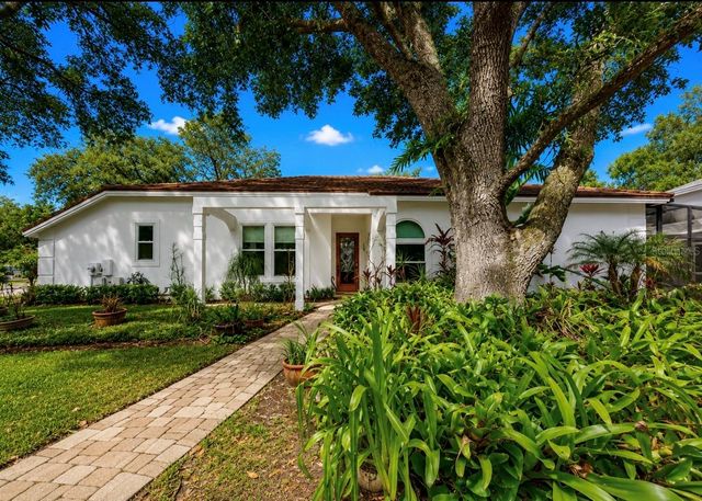 5204 GREEN FOREST COURT, Tampa, FL 33647