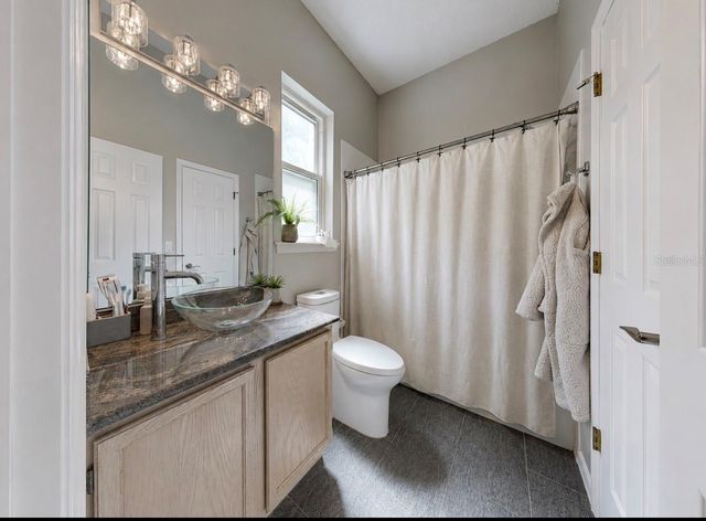 5204 GREEN FOREST COURT, Tampa, FL 33647