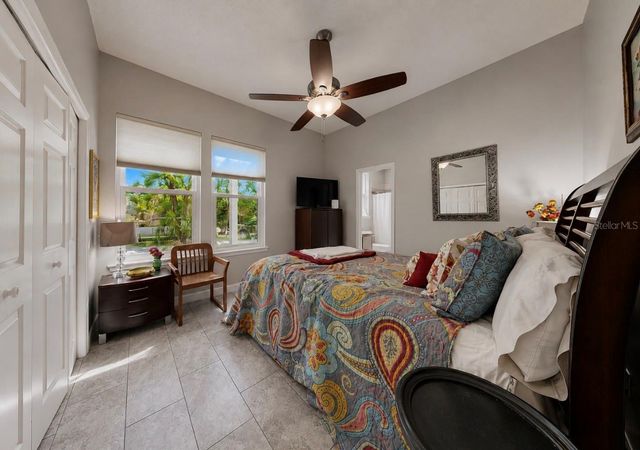 5204 GREEN FOREST COURT, Tampa, FL 33647