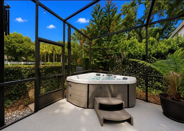 5204 GREEN FOREST COURT, Tampa, FL 33647