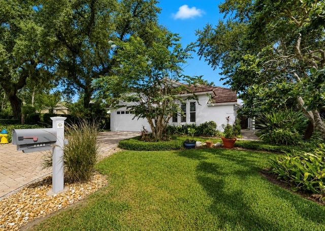5204 GREEN FOREST COURT, Tampa, FL 33647