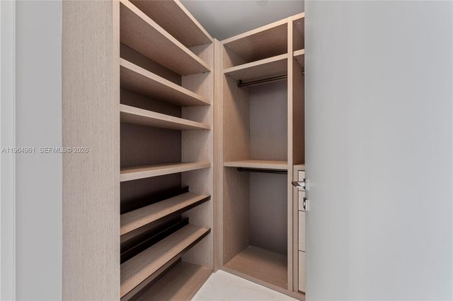 300 Biscayne Blvd Way 704, Miami, FL 33131