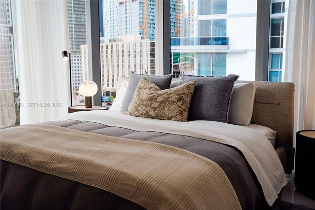 300 Biscayne Blvd Way 704, Miami, FL 33131