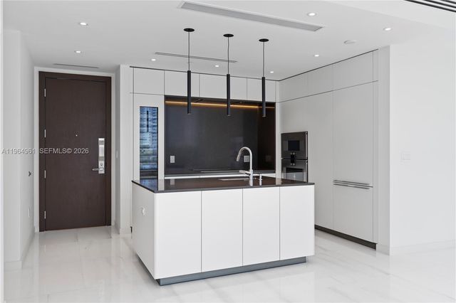 300 Biscayne Blvd Way 704, Miami, FL 33131