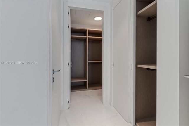 300 Biscayne Blvd Way 704, Miami, FL 33131