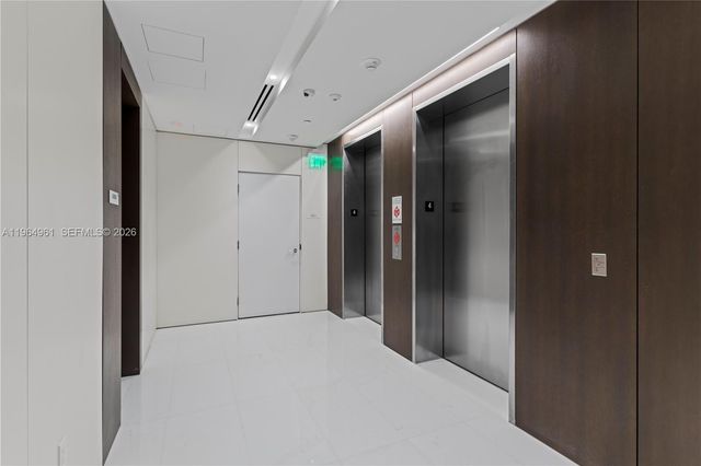 300 Biscayne Blvd Way 704, Miami, FL 33131