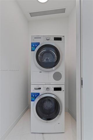 300 Biscayne Blvd Way 704, Miami, FL 33131