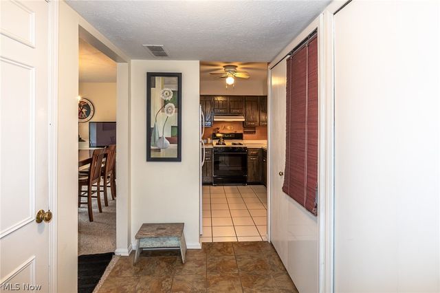 6919 W Fitzwater Road 17, Brecksville, OH 44141