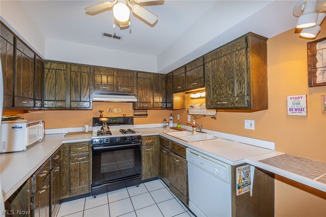6919 W Fitzwater Road 17, Brecksville, OH 44141
