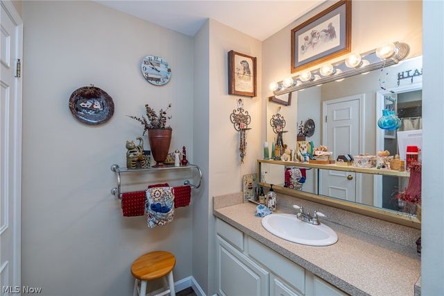 6919 W Fitzwater Road 17, Brecksville, OH 44141