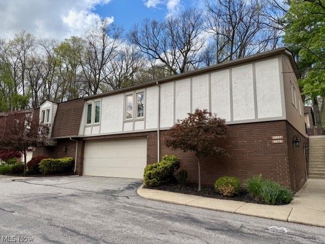 6919 W Fitzwater Road 17, Brecksville, OH 44141