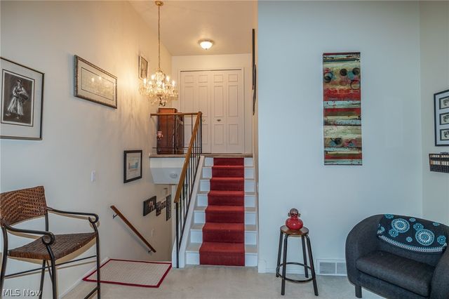 6919 W Fitzwater Road 17, Brecksville, OH 44141