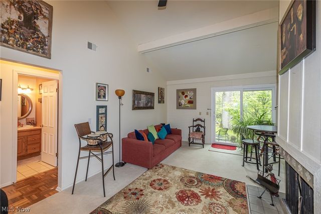 6919 W Fitzwater Road 17, Brecksville, OH 44141