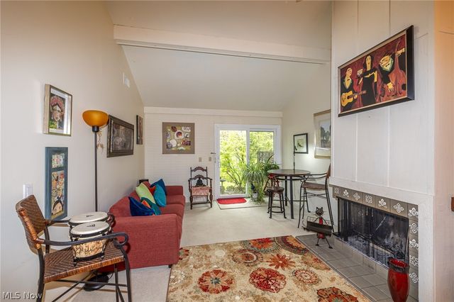 6919 W Fitzwater Road 17, Brecksville, OH 44141
