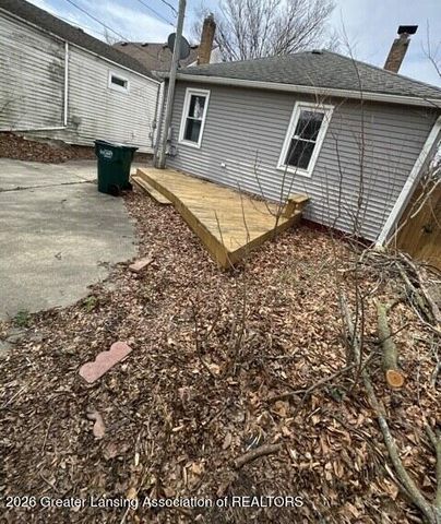 1122 Cleo Street, Lansing, MI 48915