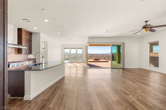 2069 Alto Vista Drive, Henderson, NV 89052