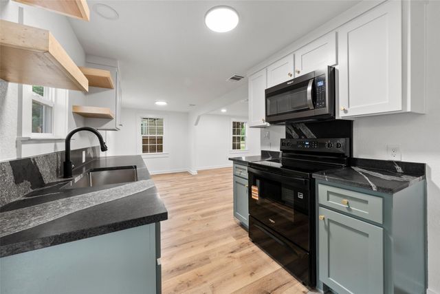 407 Johnson Street, Mcgregor, TX 76657