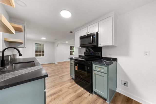 407 Johnson Street, Mcgregor, TX 76657