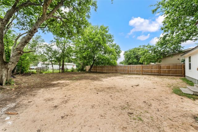407 Johnson Street, Mcgregor, TX 76657