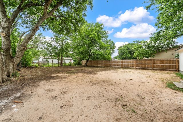 407 Johnson Street, Mcgregor, TX 76657