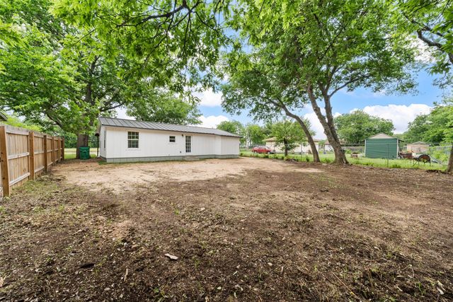 407 Johnson Street, Mcgregor, TX 76657