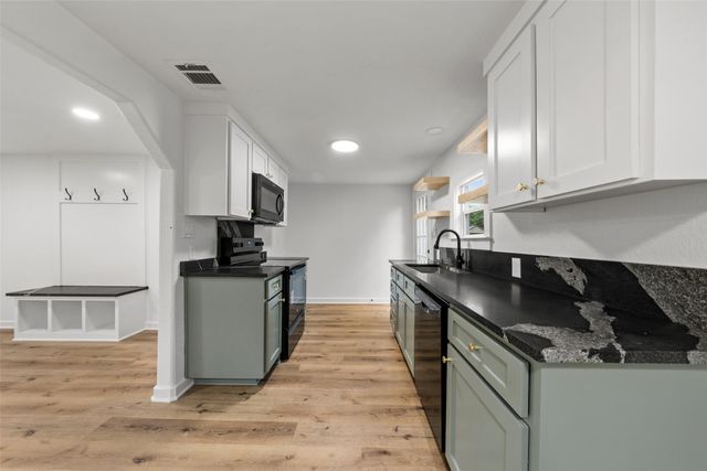 407 Johnson Street, Mcgregor, TX 76657
