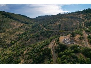 8800 UPPER MILL CREEK Rd, The Dalles, OR 97058